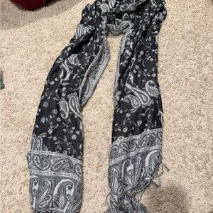 Elegant Black and Gray Paisley pashmina